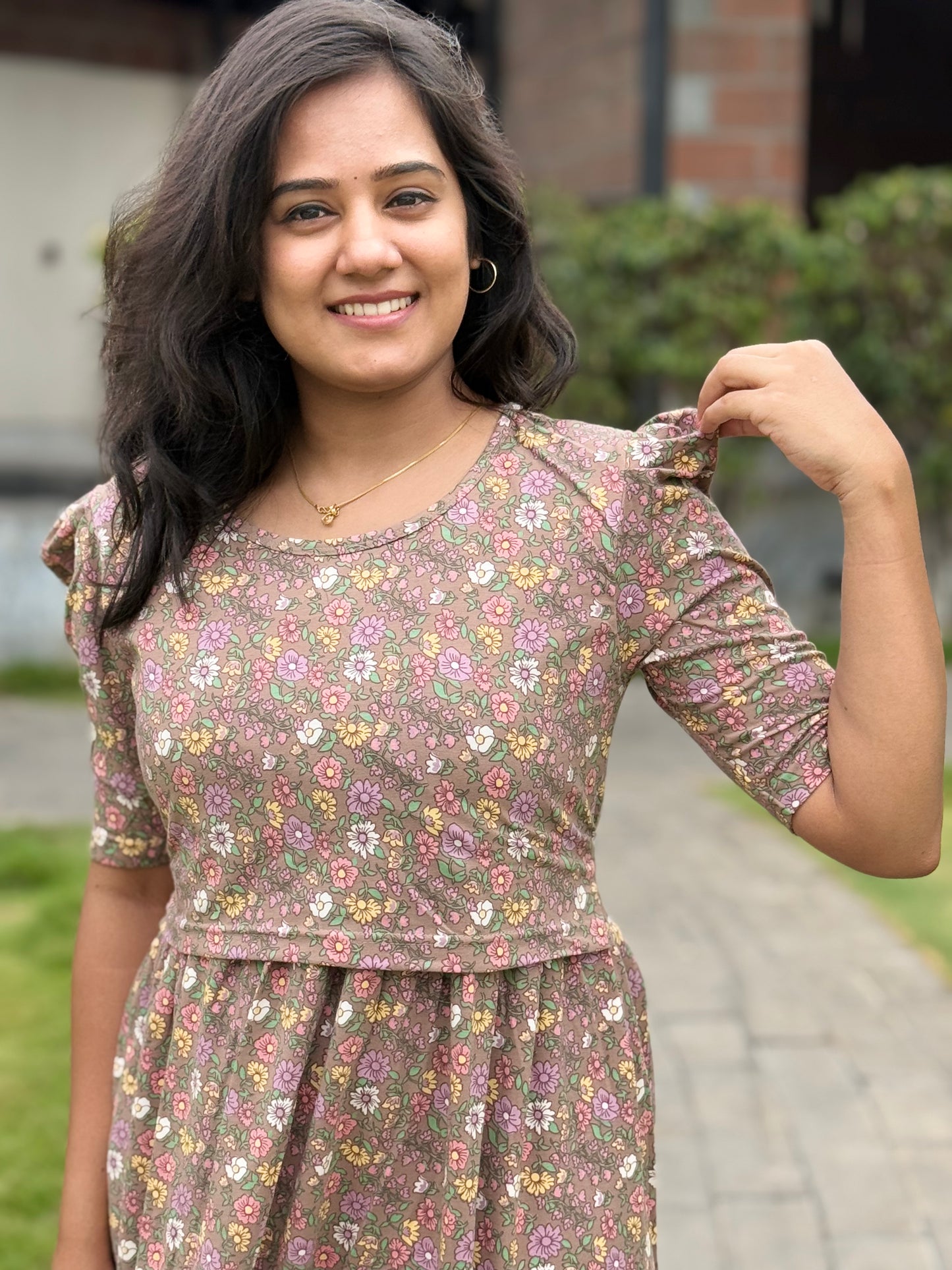Zipless Maternity Puff with 3/4th Sleeve Floral Brownie