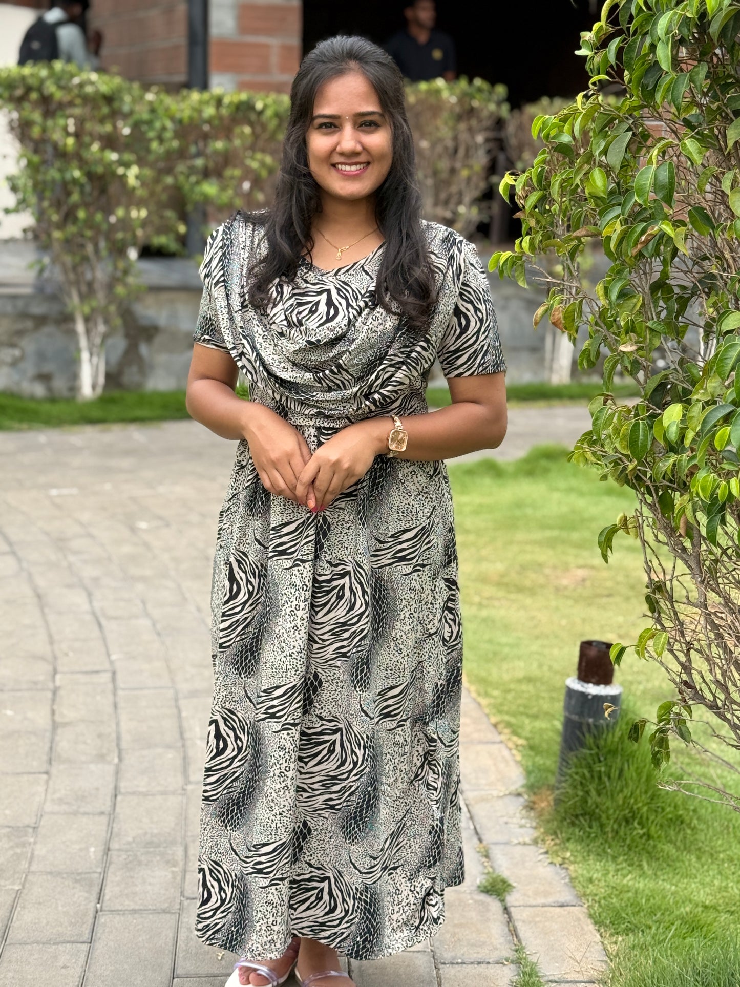 Dupatta Zipless Maternity with Black Mild Sandal Design