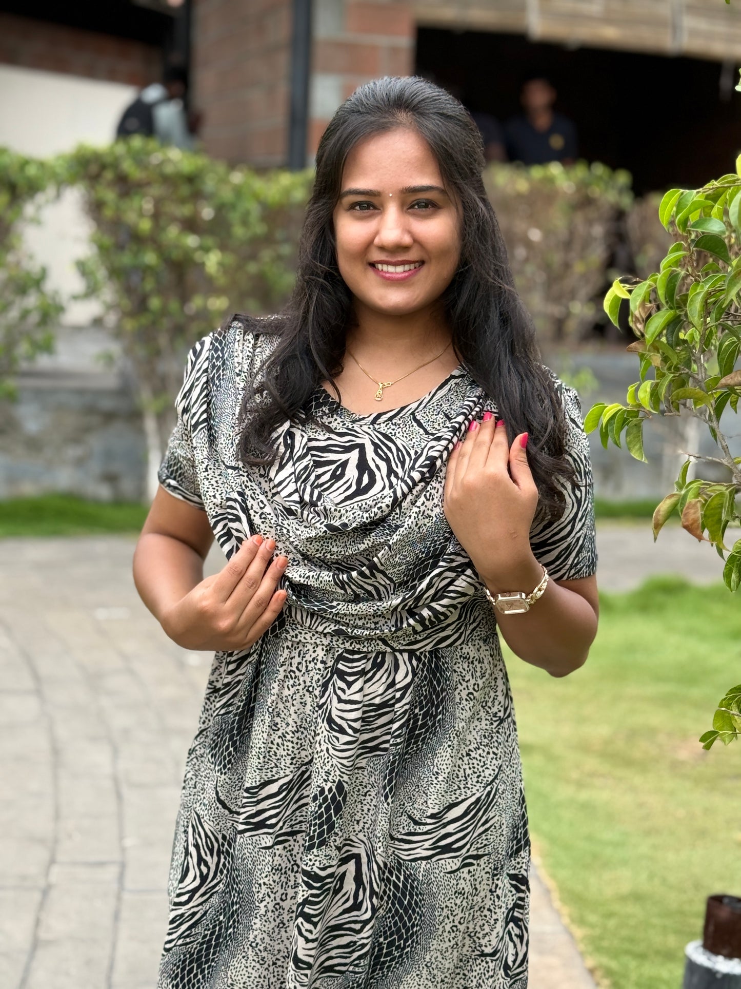 Dupatta Zipless Maternity with Black Mild Sandal Design