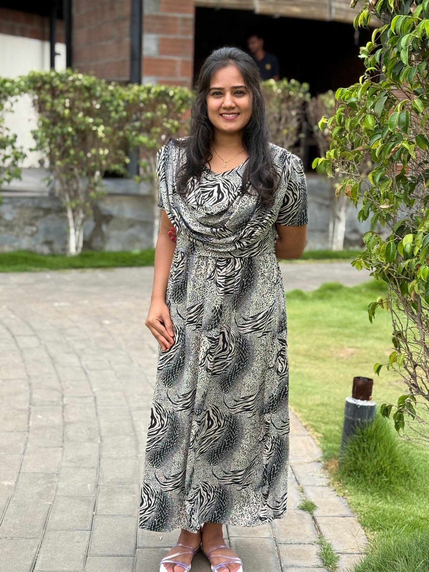 Dupatta Zipless Maternity with Black Mild Sandal Design