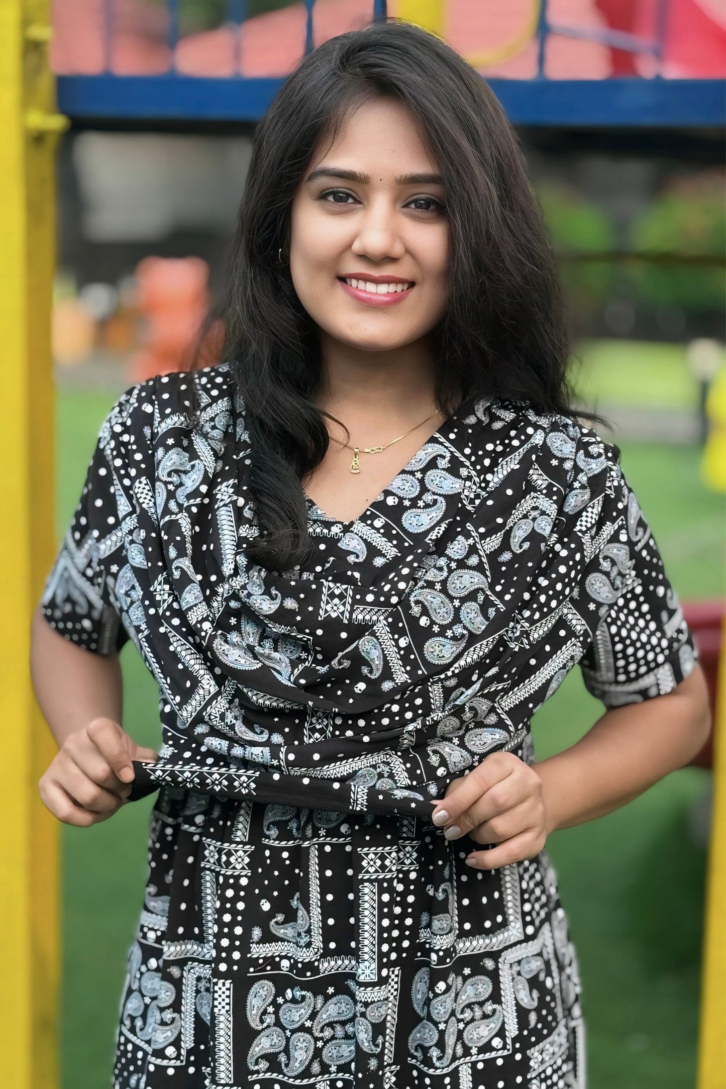 BlackLine (Zipless Maternity Shawl)