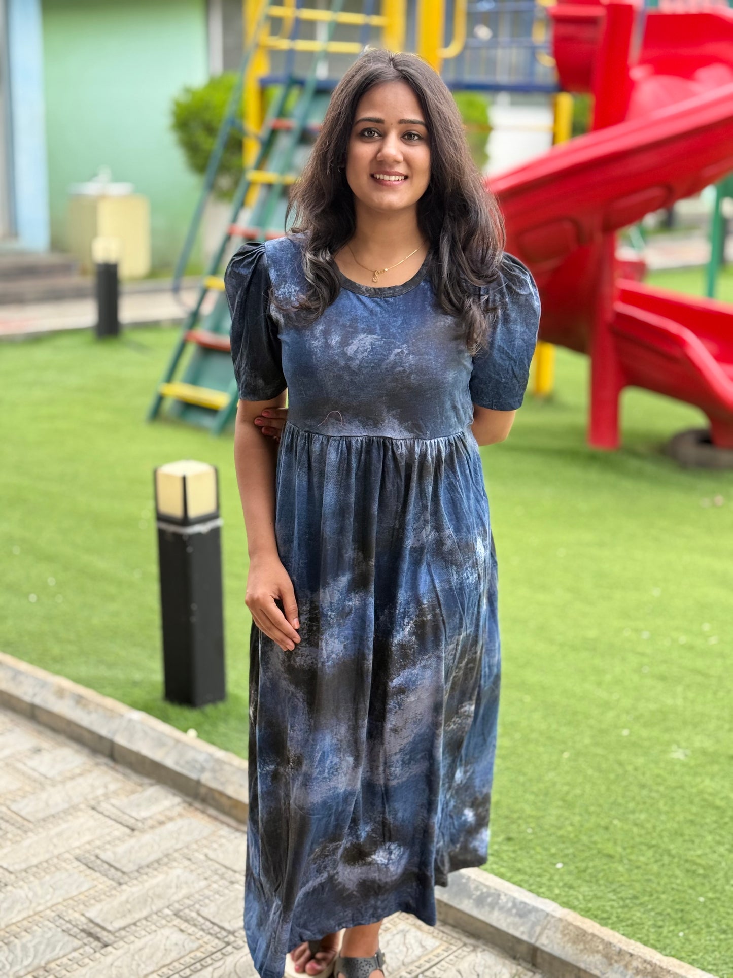 PUFF TYPE MAXI COTTON LOUNGE WEAR WITH ACID SHADED NAVY