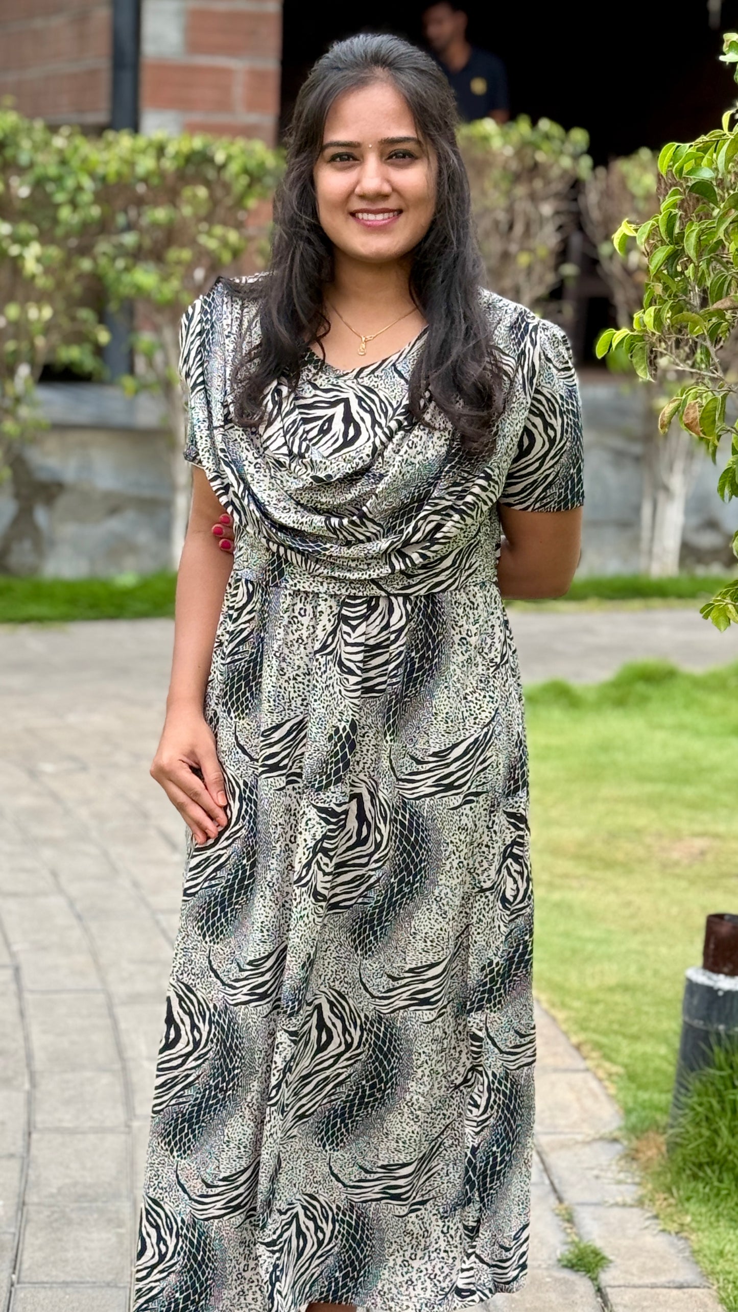 Dupatta Zipless Maternity with Black Mild Sandal Design