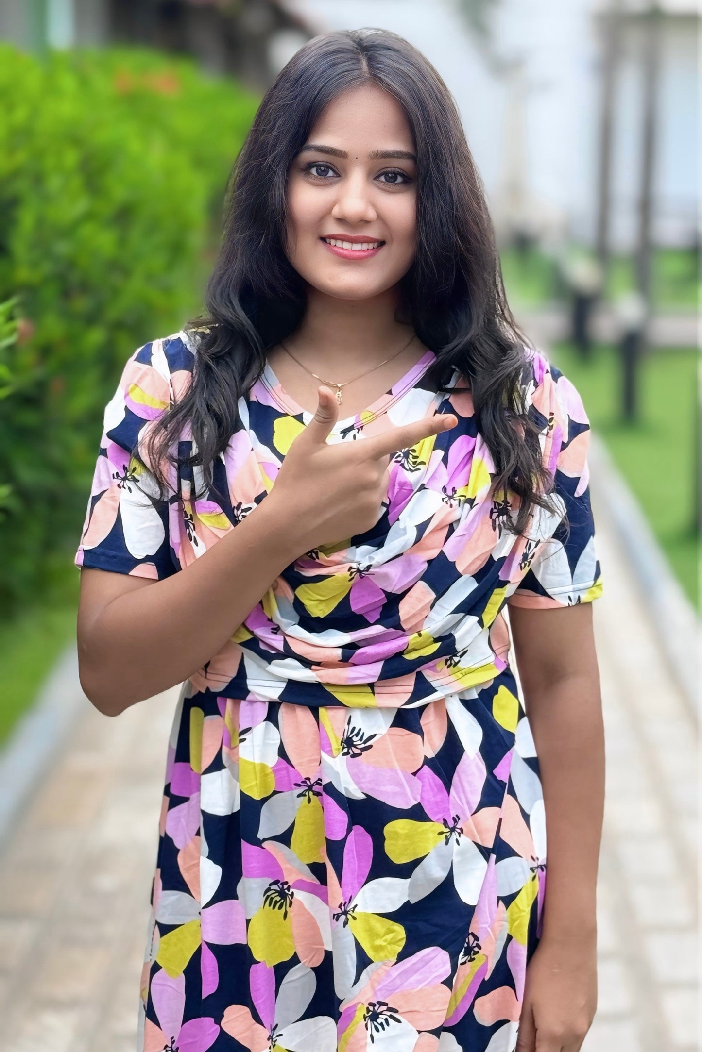 Bloomora (Zipless Maternity Shawl)