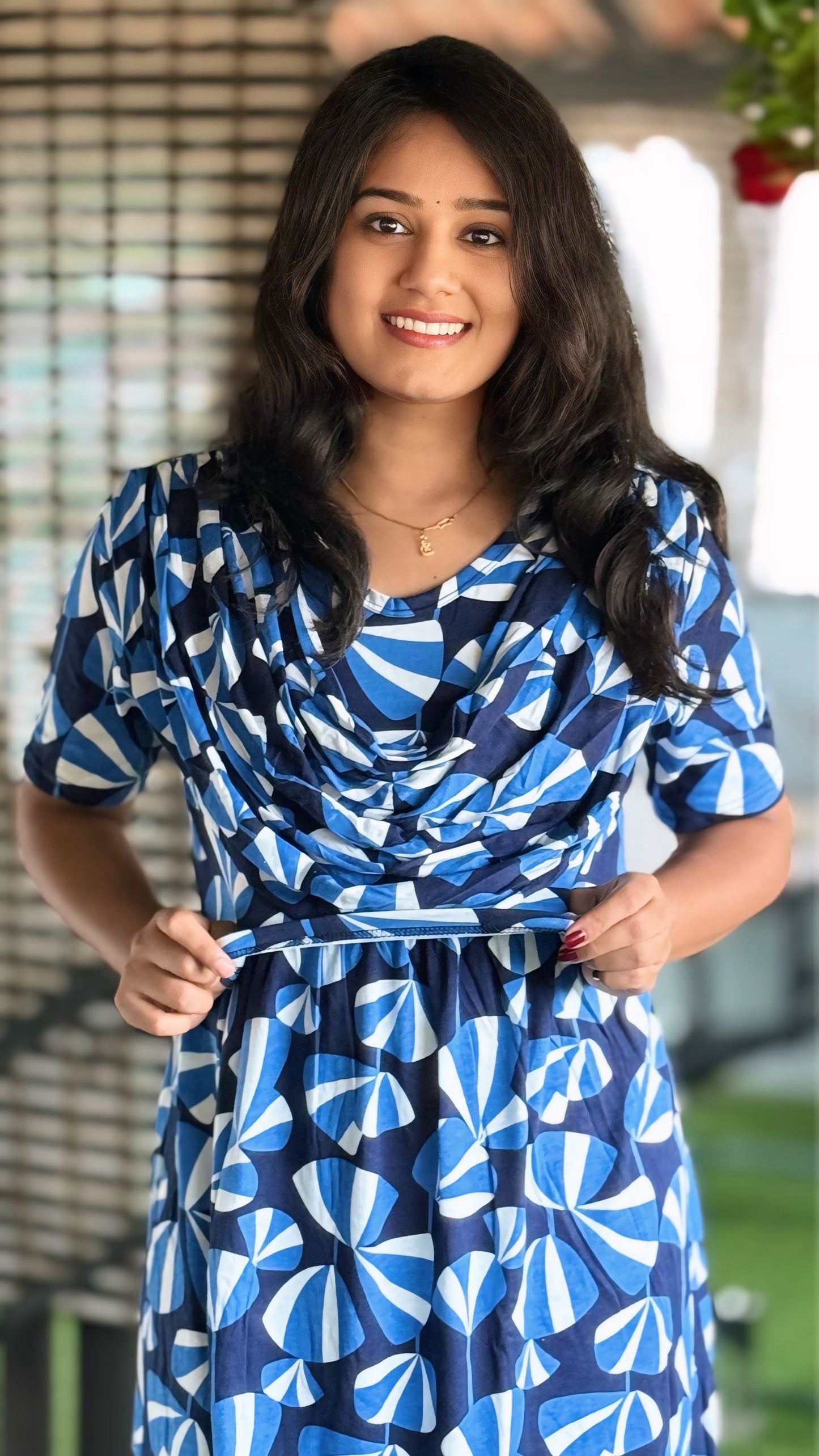 BLUVIA (Zipless Maternity Shawl)