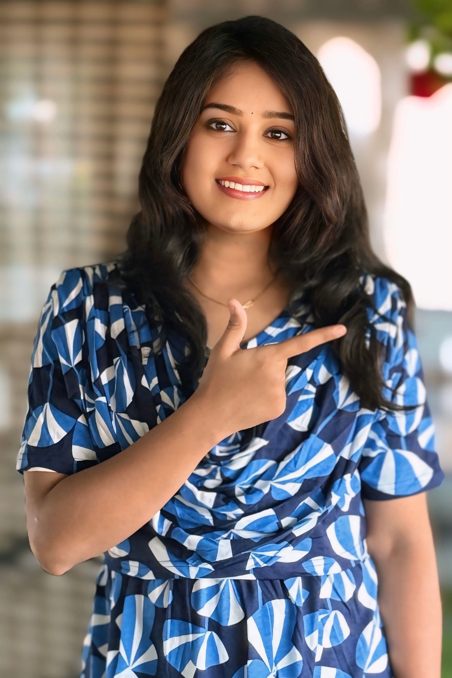 BLUVIA (Zipless Maternity Shawl)