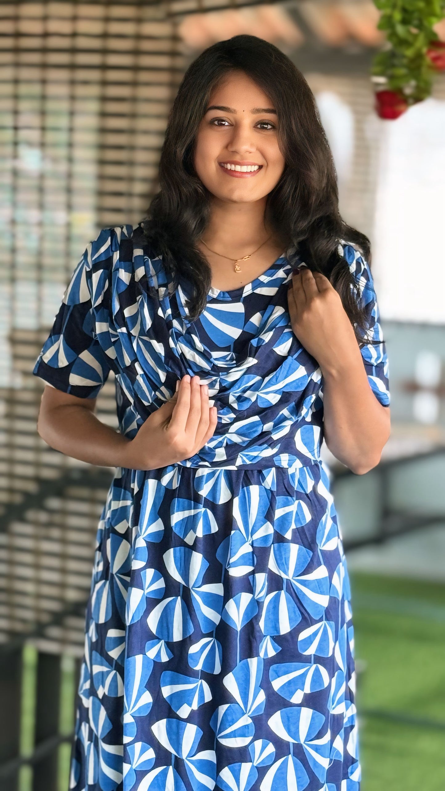 BLUVIA (Zipless Maternity Shawl)