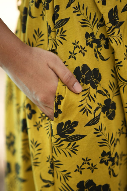 Sunny Petals (Feeding Cover)