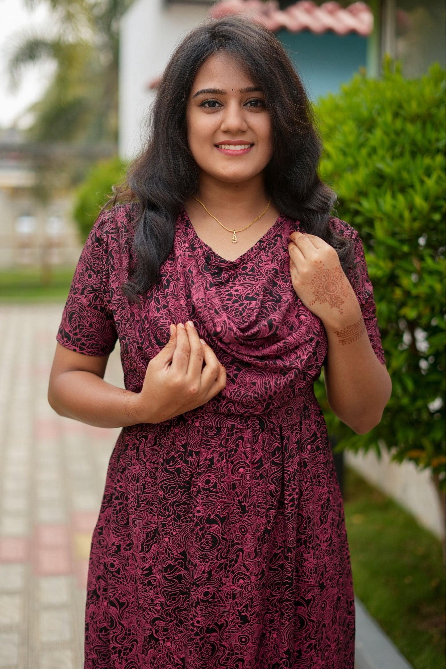 Crimson Charm  (Zipless Maternity Shawl)