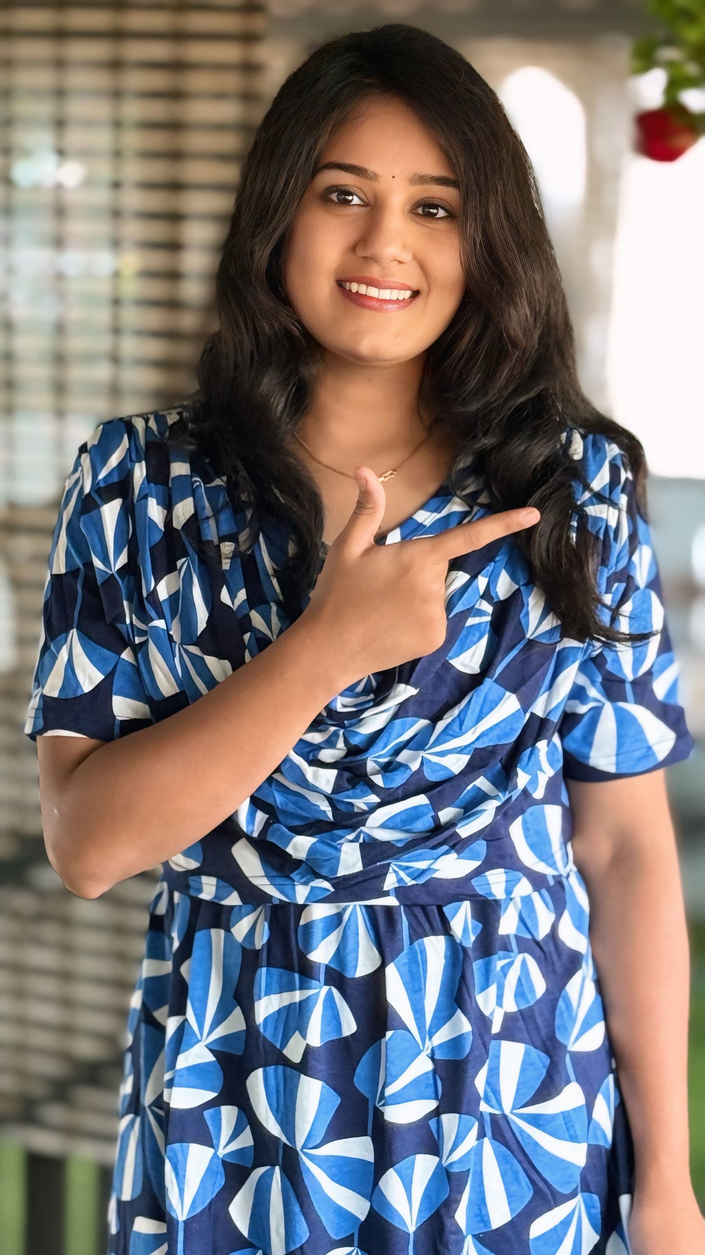 BLUVIA (Zipless Maternity Shawl)