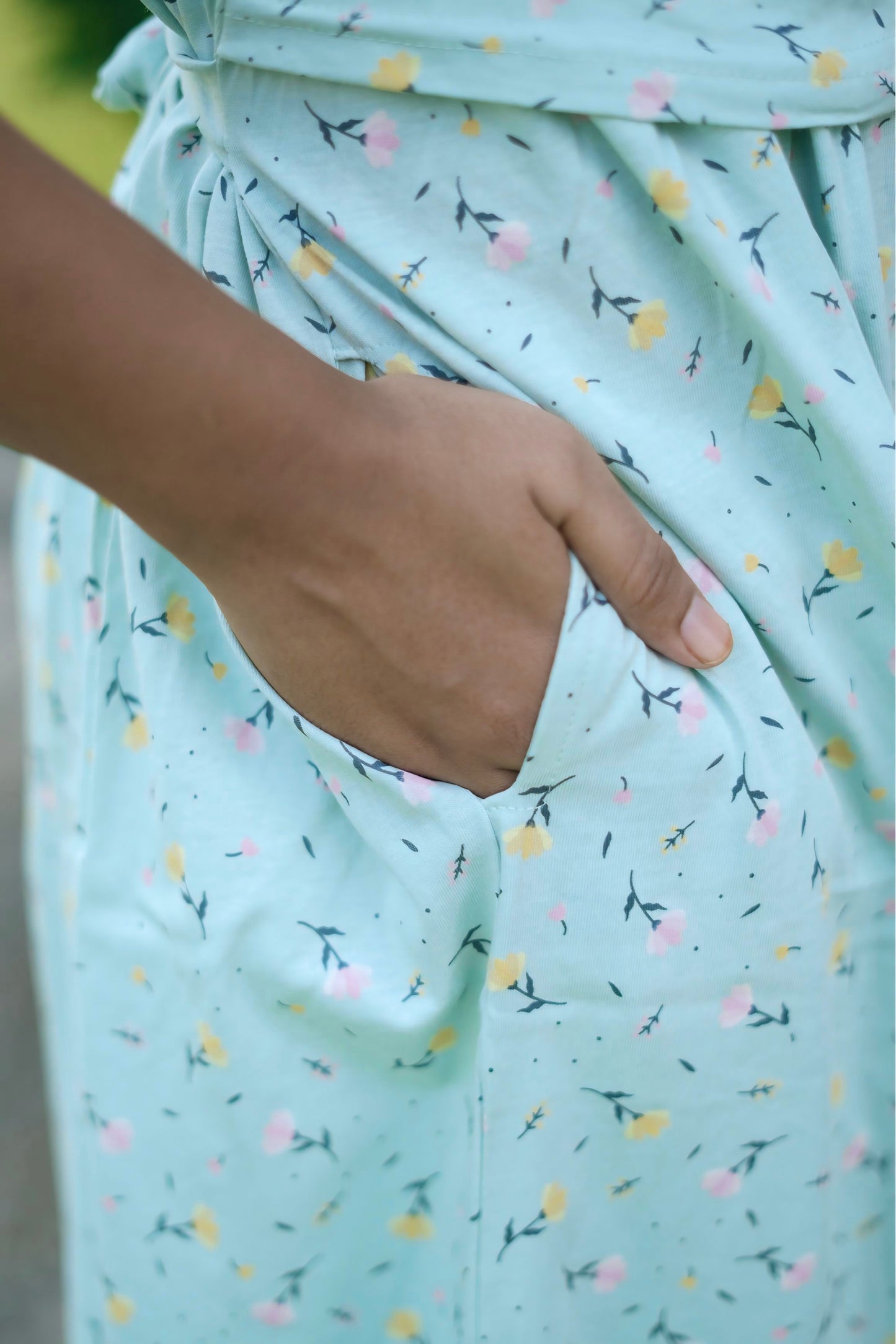 LuxeMint (Zipless Maternity Shawl)