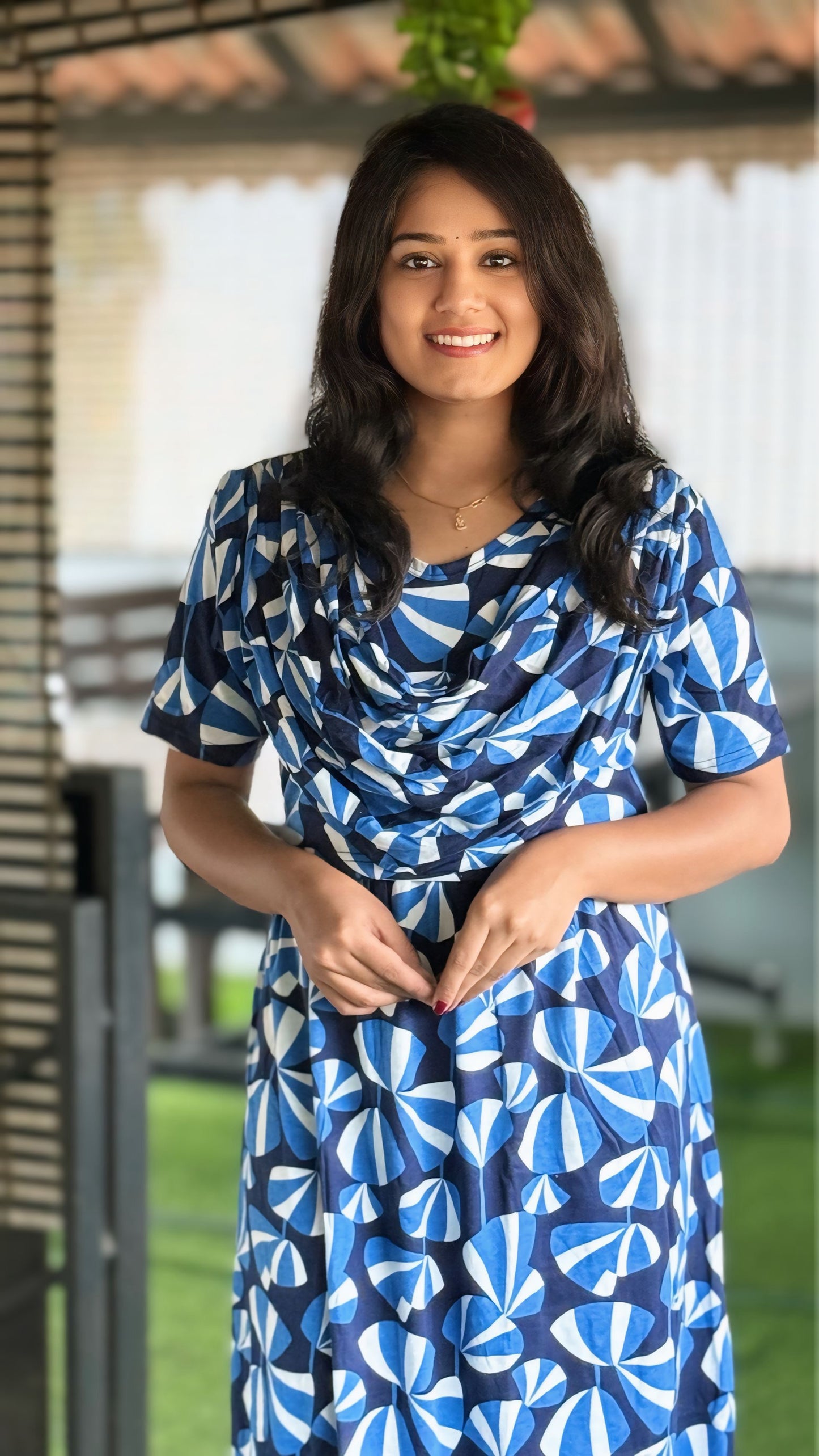 BLUVIA (Zipless Maternity Shawl)