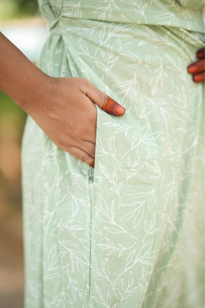 Mild Floral Green (Zipless Maternity Shawl)