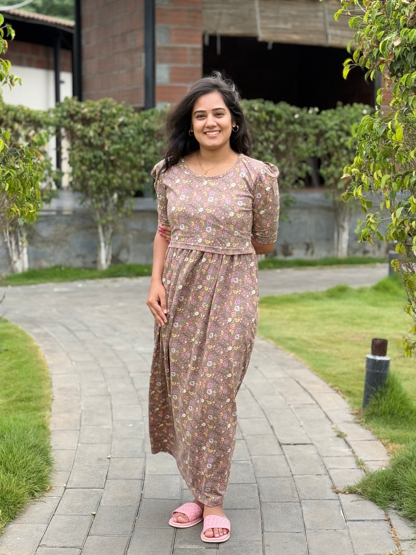 Zipless Maternity Puff with 3/4th Sleeve Floral Brownie